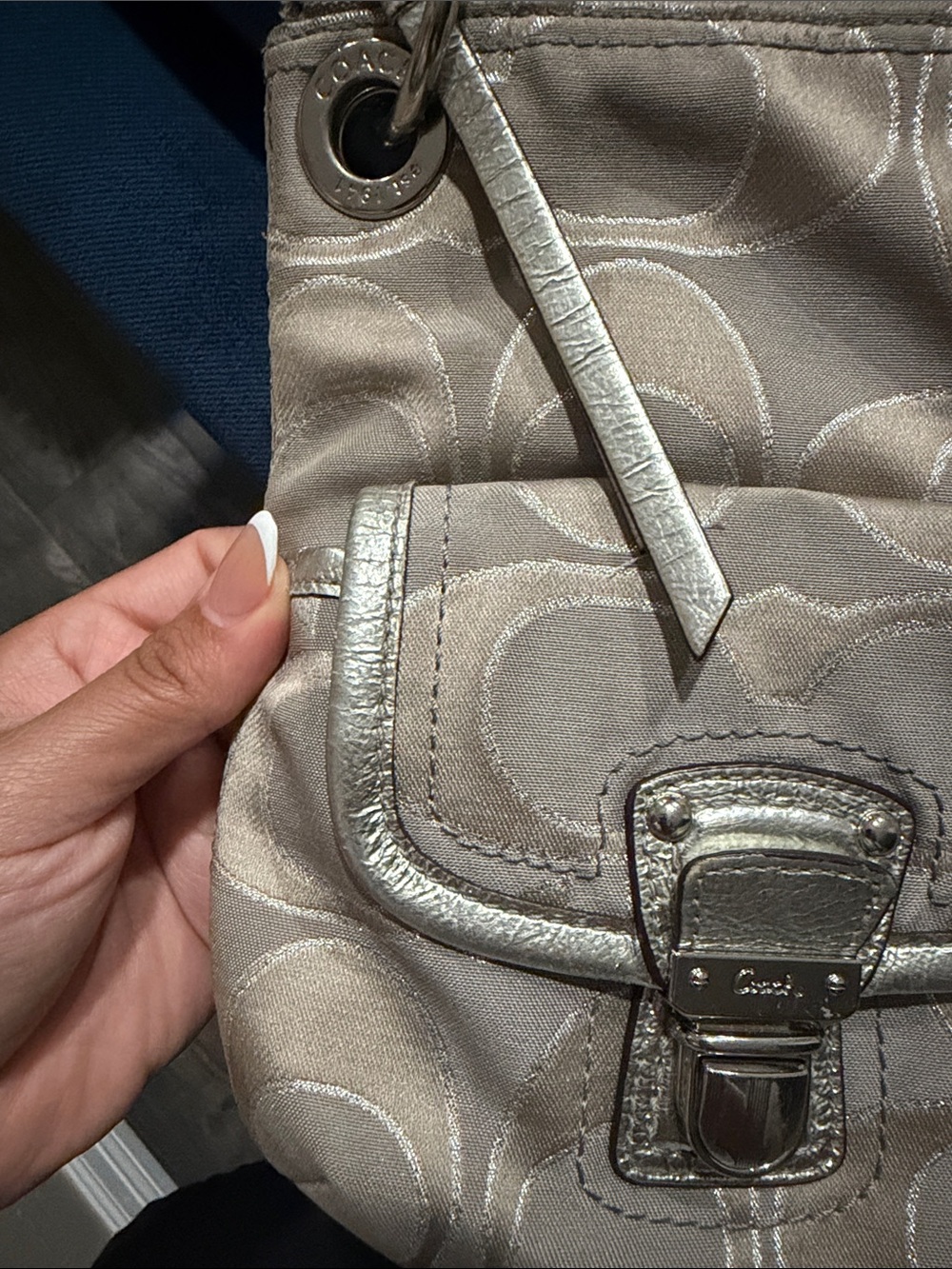 Coach Silver Poppy Signature Sateen Hippie Shoulder Bag VTG Discontinued - Picture 13 of 16